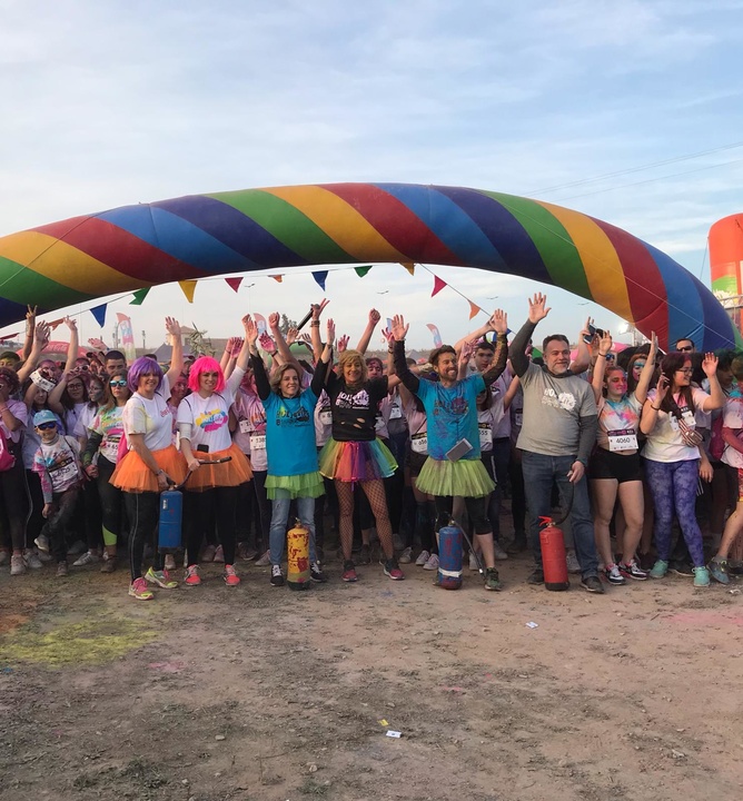 Más de 6.000 jóvenes participan en la V edición de la carrera 'Holi Life' (1)