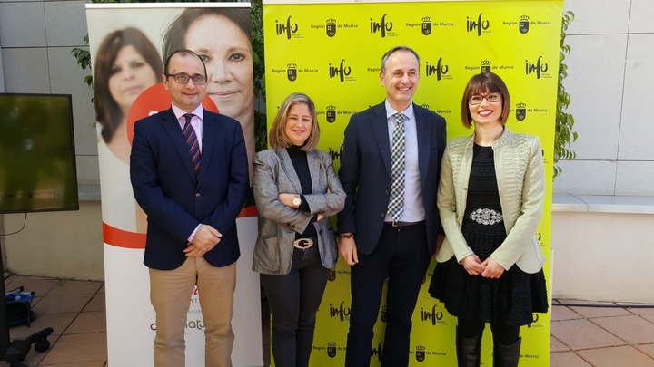 El consejero de Empleo, Universidades, Empresa y Medio Ambiente, Javier Celdrán, participó hoy en la iniciativa 'Gira Mujeres' de apoyo al emprendimiento (I)