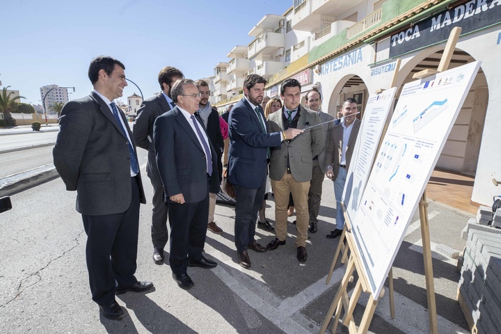 El presidente de la Comunidad visita las obras que se ejecutan en La Manga dentro de la estrategia 'La Manga 365' (1)