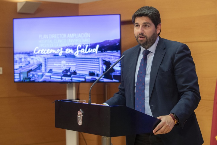 El presidente de la Comunidad en la presentaci&oacute;n del Plan Director de reforma y ampliaci&oacute;n del Hospital Cl&iacute;nico Universitario Virgen de la Arrixaca (1)