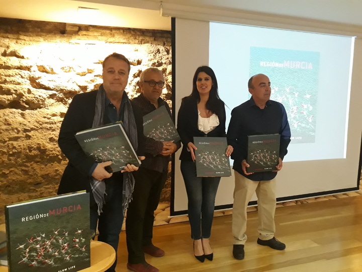 Turismo edita el libro 'Sin Prisas, Slow Life' una muestra visual del rico patrimonio histórico y cultural de la Región