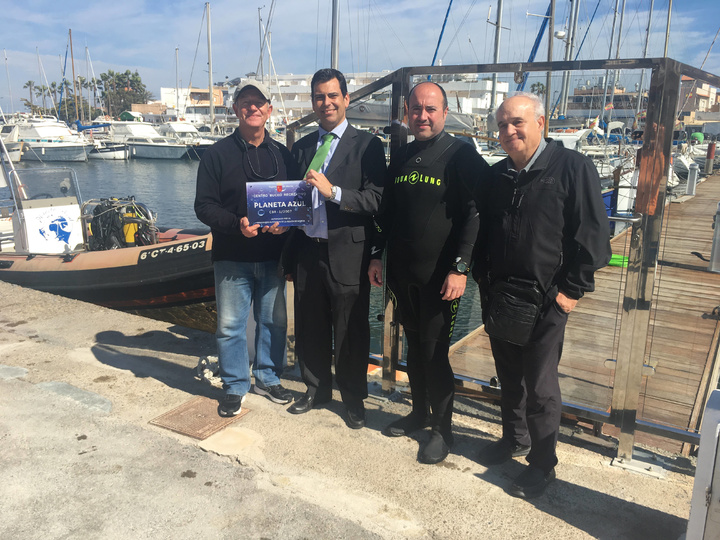 Presentación del distintivo regional de los centros de buceo autorizados