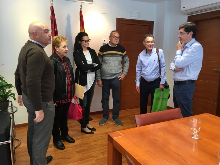 El consejero de Salud se reúne con la Asociación de Ayuda al Enfermo Renal (Adaer)