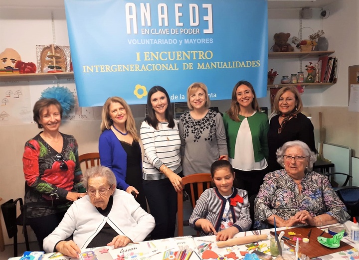 Talleres intergeneracionales para fortalecer la relación entre abuelos y nietos