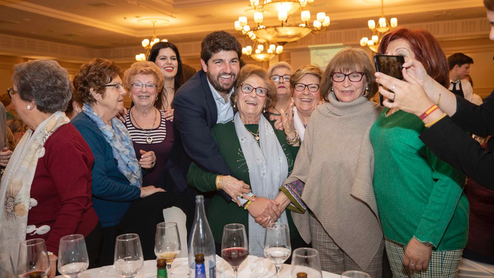 El presidente de la Comunidad asiste a la jornada de convivencia de colectivos y asociaciones de mujeres (2)