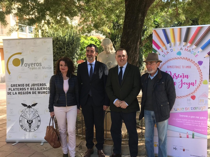 Presentación del concurso '¡Dibuja una joya!' (II)