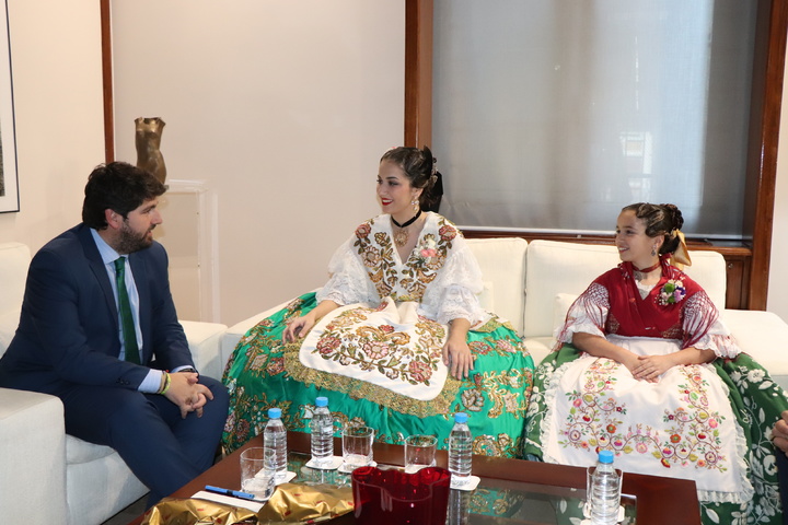 El presidente Fernando López Miras recibe a la Reina de la Huerta 2019 y a la Reina de la Huerta Infantil