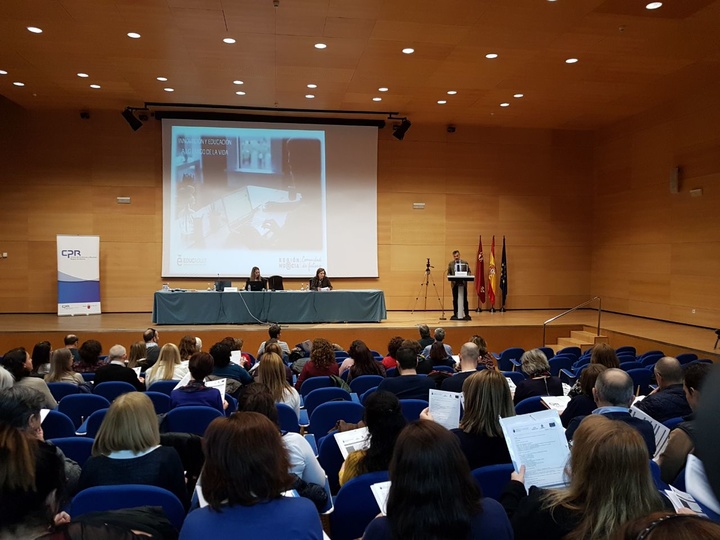 El curso regional de Educación de Personas Adultas 'Innovación y Educación a lo largo de la vida' atrae a 120 docentes