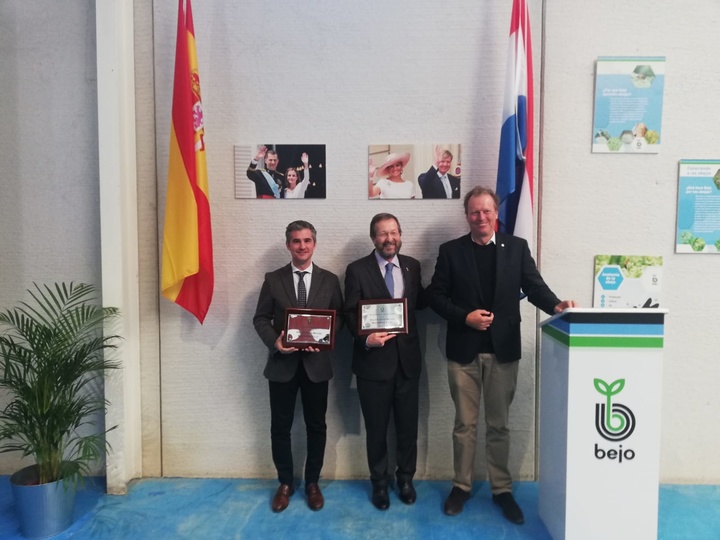 Del Amor junto al embajador de Países Bajos en España, Matthiijs van Bonzel, y el director de Bejo Ibérica, Christiaan Reijnders