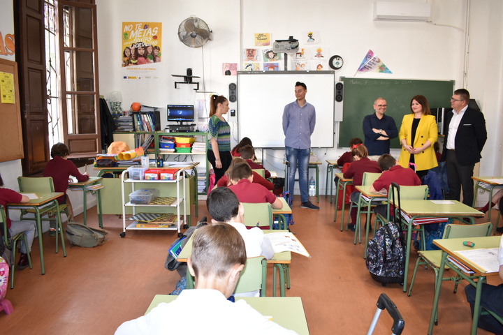 La secretaria general de la consejería de Educación, Juventud y Deportes, Esperanza Moreno, visita el colegio Cierva Peñafiel, donde se realizan las pruebas diagnóstico