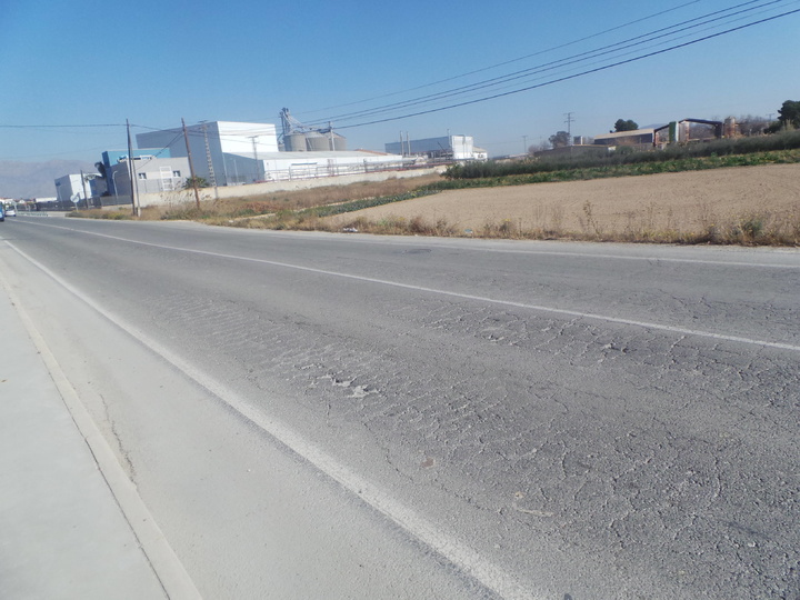 Imagen de la carretera regional RM-17, que conecta el municipio de Beniel con la pedanía de Zeneta, cuyas obras de mejora están en periodo de licitación