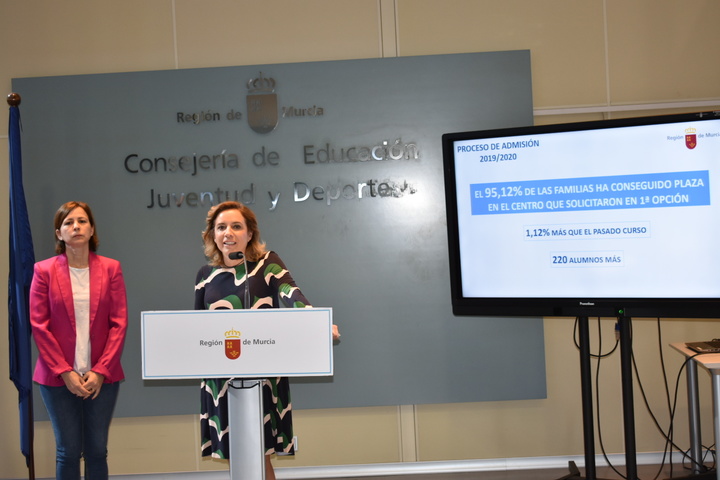 La consejera de Educación ofrece los datos sobre el proceso de escolarización del próximo curso y oposiciones 2019