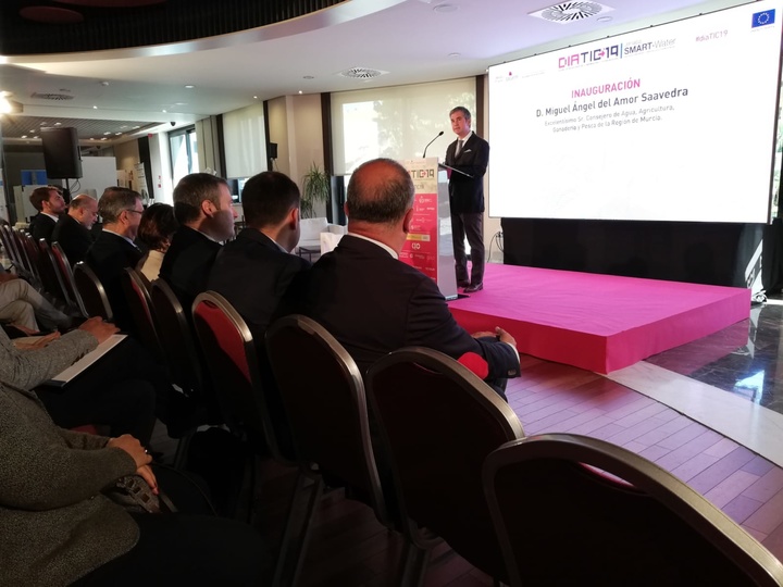 El consejero asiste a la inauguración de la Jornada "Smart-Water 2019" para analizar un uso inteligente del agua para alcanzar su máxima eficiencia
