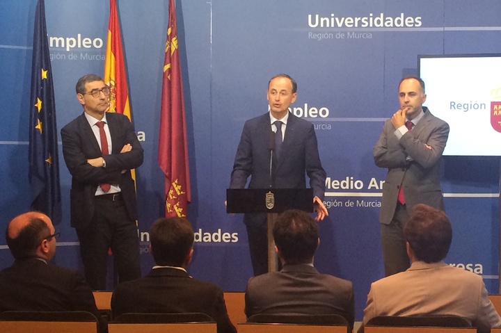 Imagen de la presentación de los convenios para el fomento del emprendimiento entre los universitarios (II)