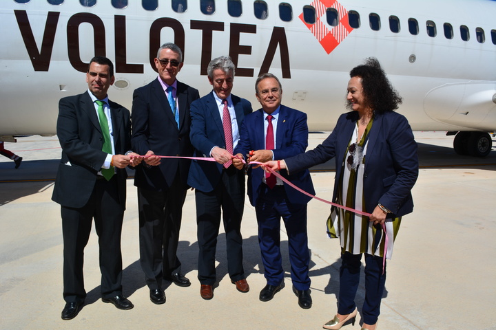Primer vuelo del enlace aéreo Murcia-Asturias (2)