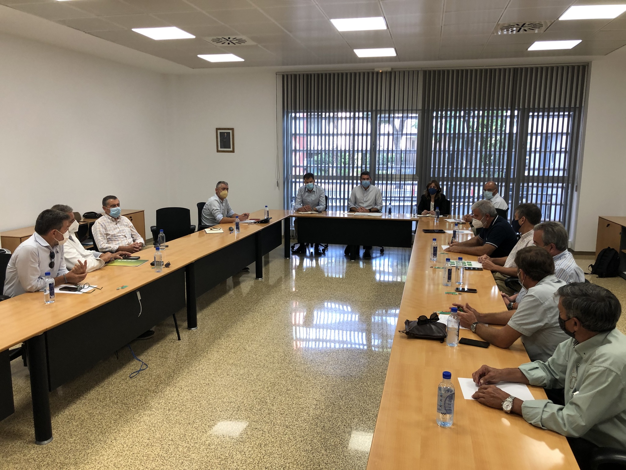 El consejero Antonio Luengo, durante la reunión mantenida hoy con los representantes del sector agrario