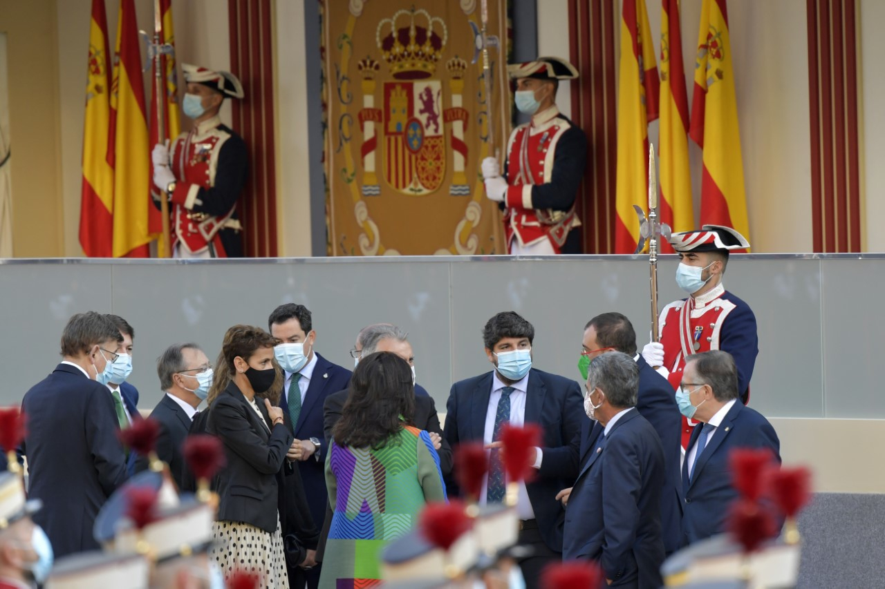El presidente de la Comunidad, Fernando López Miras, asiste al desfile con motivo del Día de la Fiesta Nacional, presidido por Sus Majestades los Reyes de España (1)