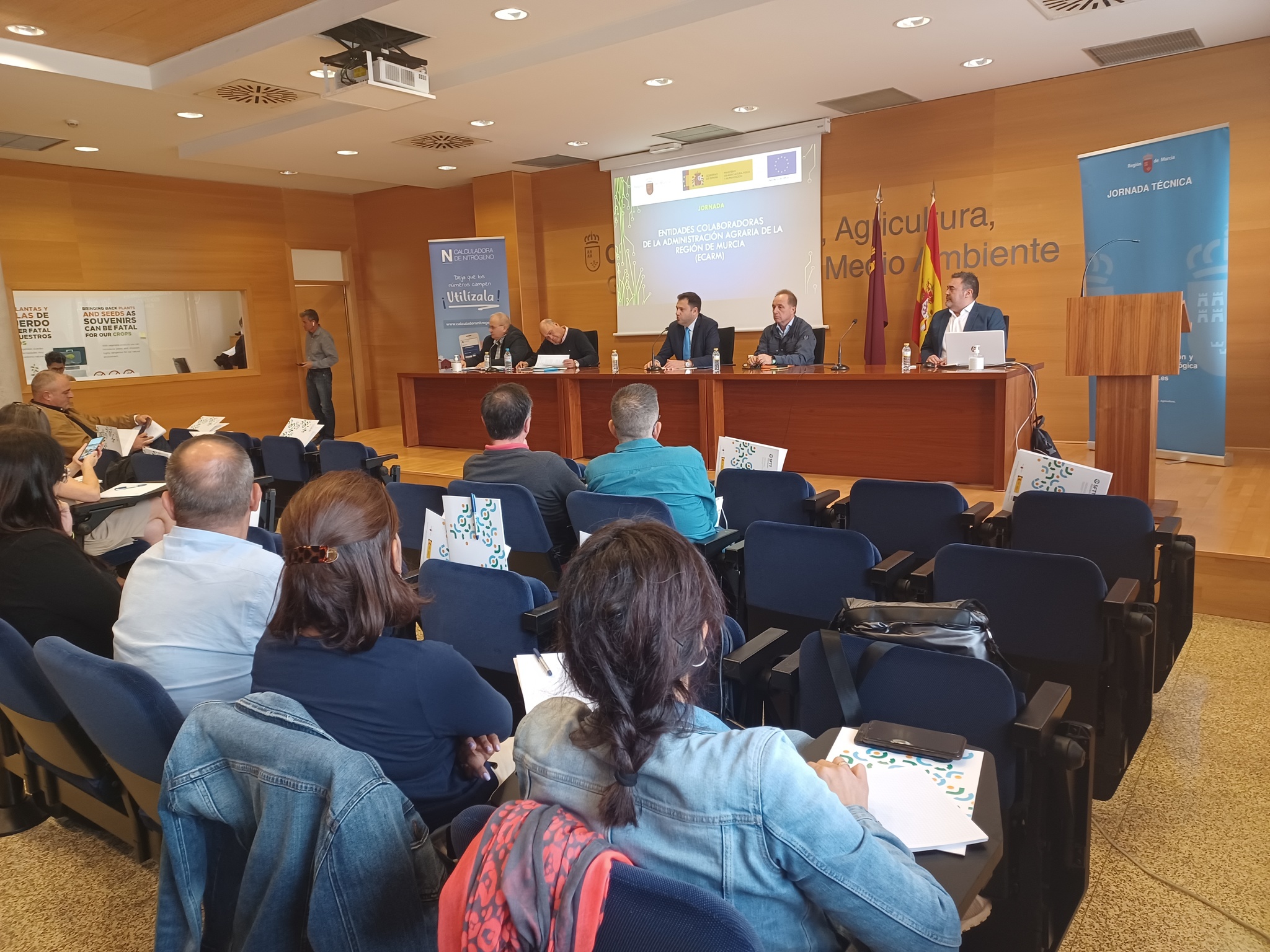 El director general del Agua, José Sandoval, durante la jornada formativa organizada en la consejería.