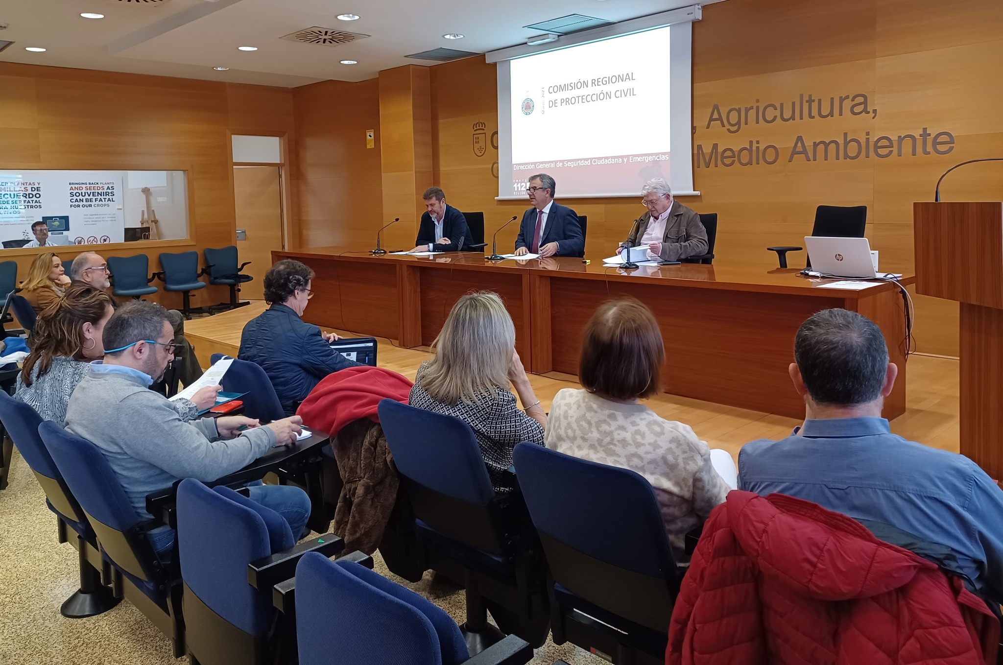 El consejero de Medio Ambiente, Mar Menor, Universidades e Investigación, Juan María Vázquez, preside la Comisión Regional de Protección Civil