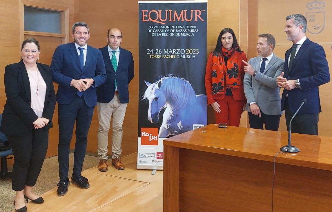 El consejero Antonio Luengo, durante la presentación de Equimur en la Consejería de Agua, Agricultura, Ganadería y Pesca.