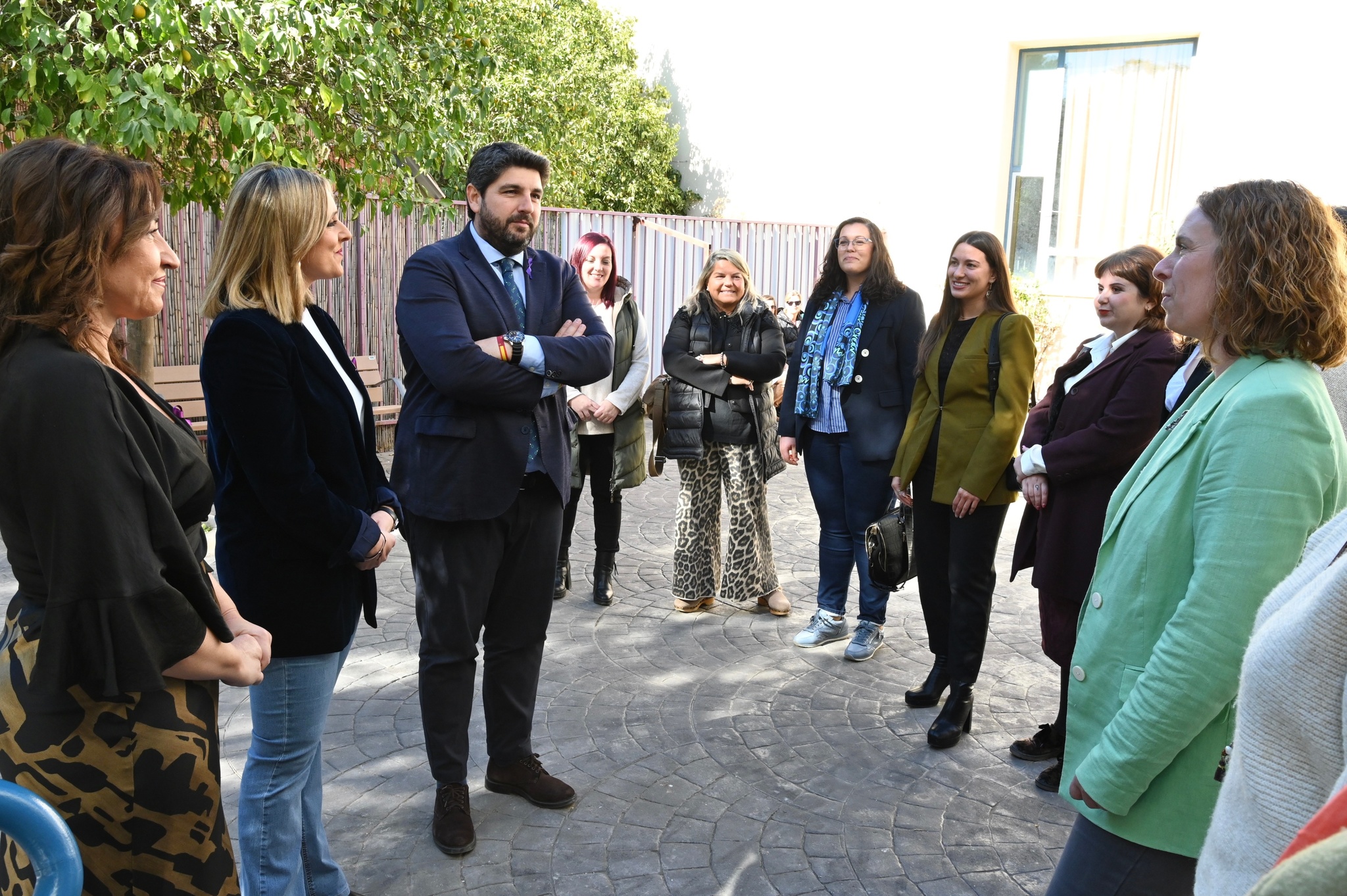 López Miras visita el primer Centro de Crisis 24 horas para asistencia a mujeres víctimas de violencia sexual de la Región de Murcia (3)