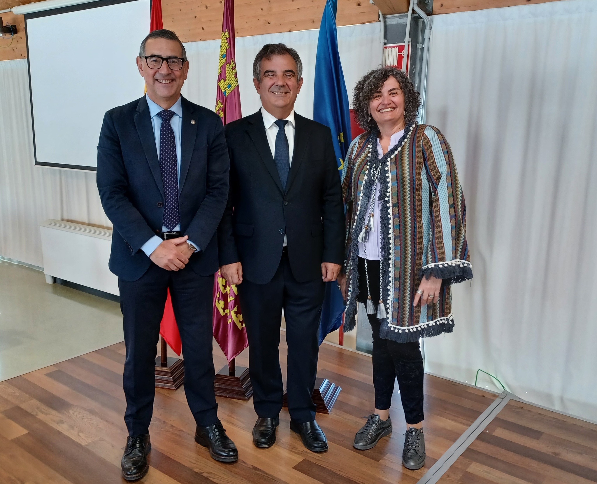 El consejero de Medio Ambiente, Universidades, Investigación y Mar Menor, Juan María Vázquez, entre el rector de la UMU, José Luján y la rectora de la UPCT, Beatriz Miguel.