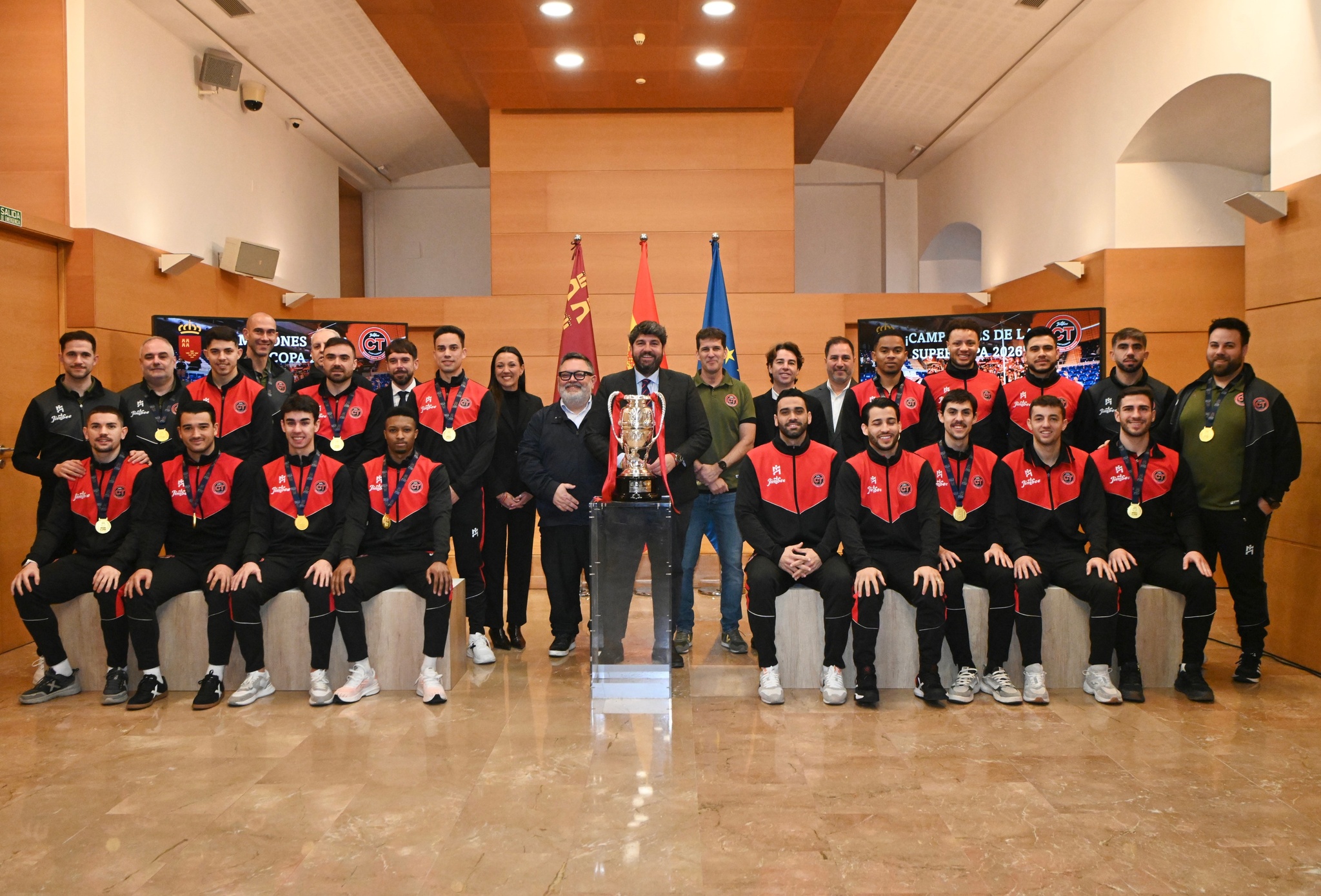 L&oacute;pez Miras, en su recibimiento al Jimbee Cartagena por la Supercopa: "Sois el mejor equipo de f&uacute;tbol sala de los &uacute;ltimos a&ntilde;os"