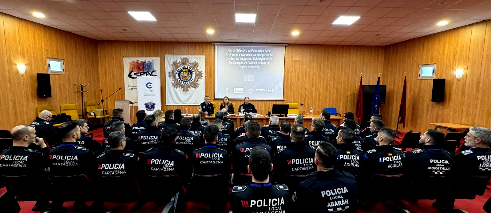 Un momento de la inauguraci&oacute;n del curso selectivo para aspirantes a mandos de las polic&iacute;as locales de ocho municipios