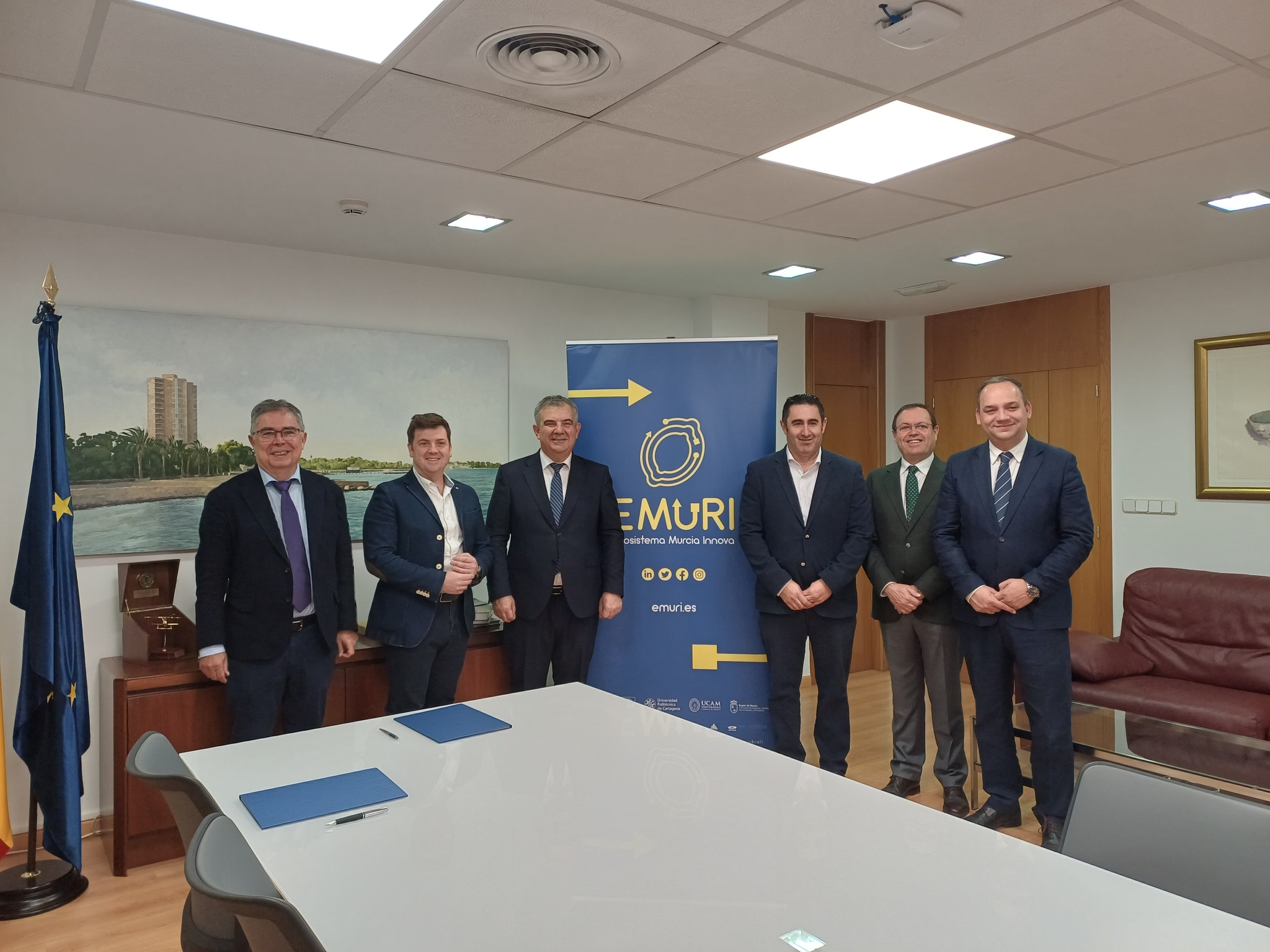 El consejero de Medio Ambiente, Universidades, Investigaci&oacute;n y Mar Menor, Juan Mar&iacute;a V&aacute;zquez, junto al CEO y Consejero Delegado de Widhoc Smart Solutions, Ignacio Delgado, y el director de la C&aacute;tedra Ecosistema Murcia Innova (EMURI), Jos&eacute; Luis Munuera-Alem&aacute;n.