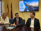 El consejero de Fomento e Infraestructuras, José Ramón Díez de Revenga, durante la reunión con el Colegio de Ingenieros de Caminos, Canales y Puertos...