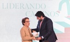 López Miras, junto a la 'Mujer murciana del año', María Rocío Álvarez