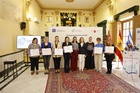 La directora general, Eva Reverte, y la alcaldesa, Seve González, con las representantes de las empresas y servicios turísticos acreditados.