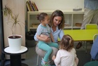 La consejera de Política Social, Familias e Igualdad, Conchita Ruiz, durante su visita al Centro de Atención a la Infancia EMPI (1)