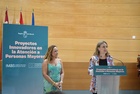 La consejera de Política Social, Familias e Igualdad, Conchita Ruiz, junto con los alcaldes y concejales de los 16 municipios en la presentación ...