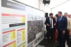El presidente del Gobierno de la Región de Murcia, Fernando López Miras, y el ministro de Transportes y Movilidad Sostenible, Óscar Puente, durante...