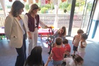 La consejera de Política Social, Familias e Igualdad, Conchita Ruiz, durante su visita al Centro de Atención a la Infancia de La Vaguada, en Cartagena...