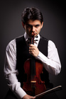 Imagen del violinista serbio Robert Lakatos