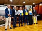 El director general de Medio Ambiente (2i) junto a los alcaldes premiados y los responsables de Ecoembes y la Federaci&oacute;n de Municipios