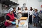La consejera de Pol&iacute;tica Social, Familias e Igualdad, Conchita Ruiz, durante su visita a uno de los programas de Integraci&oacute;n Sociolaboral desarrollado...