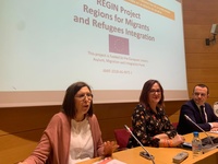 La vicepresidenta del Gobierno regional, Isabel Franco, el director general de Servicios Sociales y Relaciones con el Tercer Sector, José López Mellado, y la responsable de Servicios de Inmigración de esa dirección general, María Teresa Muñoz Ibáñez.