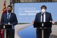 El jefe del Ejecutivo autonómico se reúne con el presidente de la Diputación de Alicante, que se ha adherido a la declaración institucional en defensa del trasvase Tajo-Segura 3