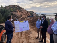 El consejero Antonio Luengo, durante su visita a las obras que se realizan para la modernización de regadíos en Alhama de Murcia