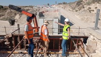 La directora de Carreteras, María Casajús, visita las obras del nuevo puente en la carretera regional que une Campos del Río y Alguazas