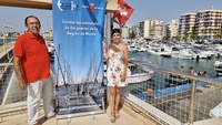 La directora de Movilidad y Litoral, Marina Munuera, junto con Miguel López Navares, presidente del Club Náutico de Águilas, en la presentación de...