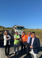 El consejero de Fomento e Infraestructuras, José Ramón Díez de Revenga, acompañado por la directora de Carreteras, María Casajús, visitan las obras de mejora de la carretera que une Barqueros con Fuente Librilla (1)