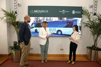 La directora general Movilidad y Litoral, Marina Munuera, y la alcaldesa de Cartagena, Noelia Arroyo, tras la presentación de los nuevos servicios de Movibus para Cartagena