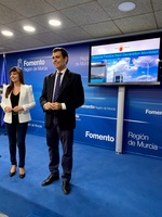 El consejero de Fomento e Infraestructuras, José Ramón Díez de Revenga, acompañado con la directora general de Movilidad, Marina Munuera, durante...
