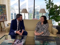 El consejero Antonio Luengo, durante su entrevista con la embajadora de España en Singapur, Mercedes Alonso (1)
