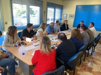 El consejero Antonio Luengo, durante su reunión con los representantes de las cofradías de pescadores de la Región.