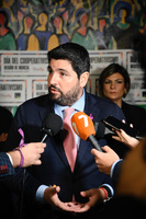 El presidente de la Comunidad clausura el acto con motivo del Día Mundial del Cooperativismo y entrega de los 'Premios Arco Iris' y 'Premios Ucoerm' (3)